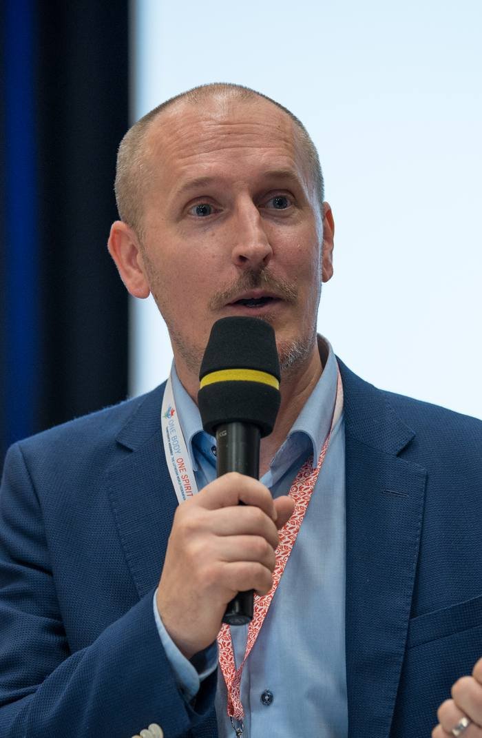 Tero Massa kouluttamassa
